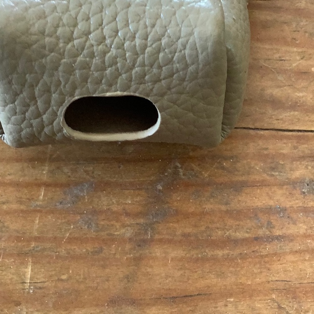 🆕🆕BANDOLIER AirPod Leather case - Picture 3 of 6